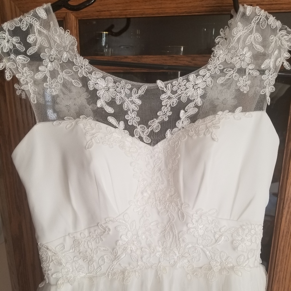 Wedding dress nwot size 2